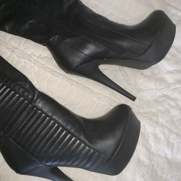 Thigh high boots - Picture 5 of 8